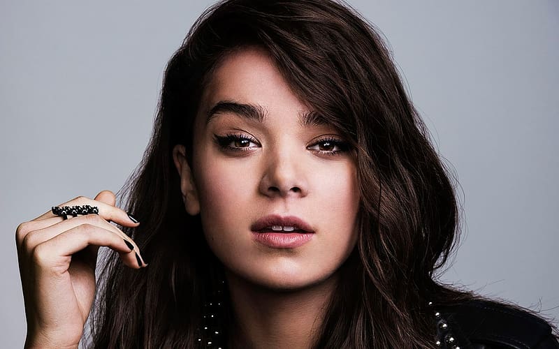 Brunette American Celebrity Brown Eyes Actress Hailee Steinfeld