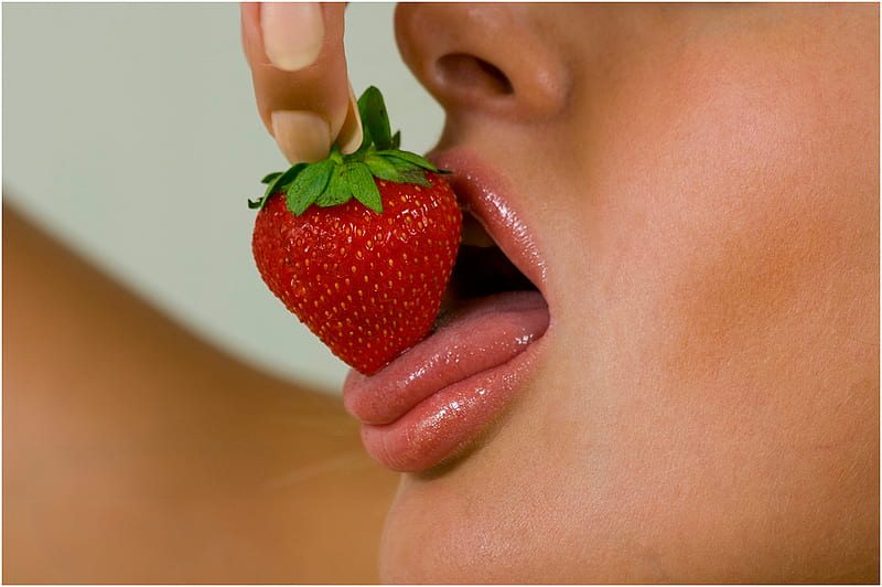 Sexi strawberry nude videos