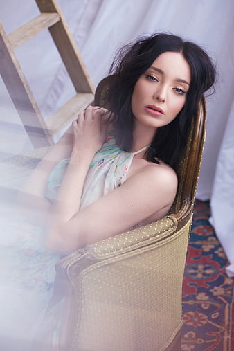 Emma Dumont Women Actress Model Brunette Dark Hair Green Eyes