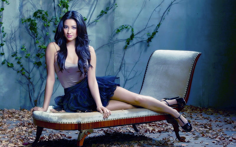 Shay Mitchell, dress, celebrity, models, bonito, people, tv series, pretty little liars, sofa, actresses, HD wallpaper