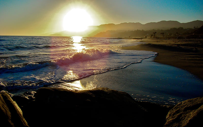 Sunset in Maui, rocks, clear, ocean, surf, sunset, sky, palms, lifeguard, beach, calm, towers, mountains, HD wallpaper