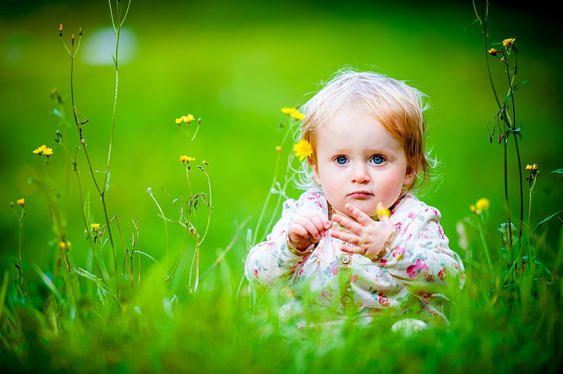 Cute baby in grass, kid, cute, pretty, grass, baby, HD wallpaper | Peakpx