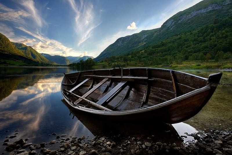 canoe on the shore, canoe resting on the shore, HD wallpaper