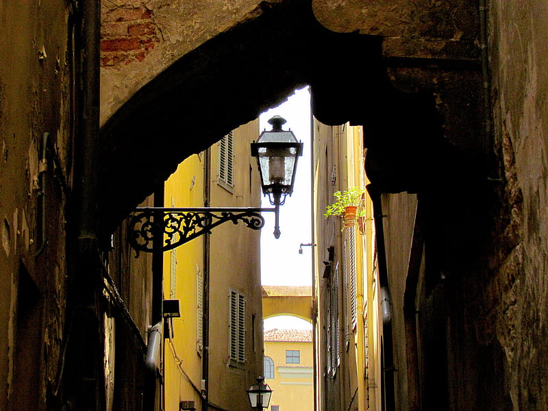 A Florence Streetscape, lantern, arch, florence, streetscape, facade, street, narrow, italy, HD wallpaper