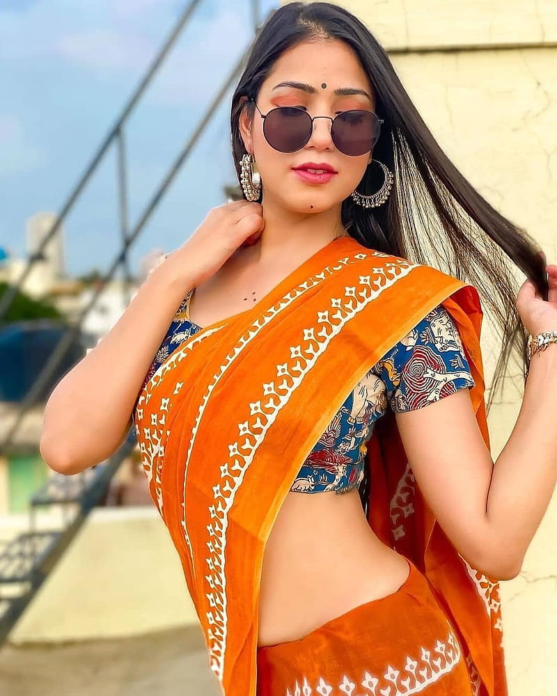 Actress in Low Waist Saree Navel Image : r/NavelNSFW