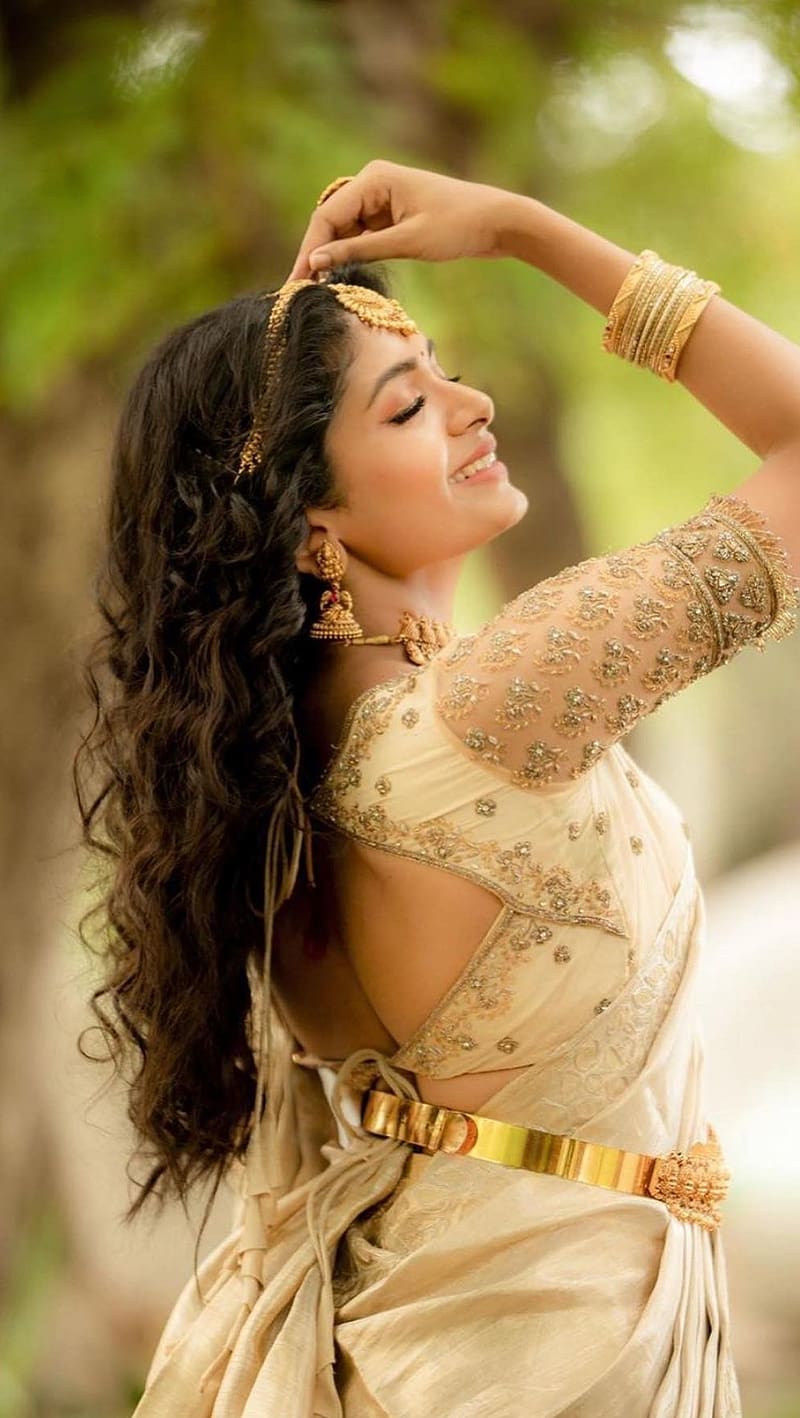 Aditi Shankar, tamil actress, saree beauty, HD phone wallpaper