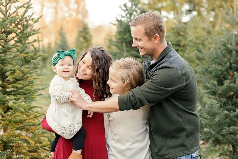 Family Session at Christmas Tree Farm. Seely Family. Byers graphy. Columbus, Ohio, HD wallpaper