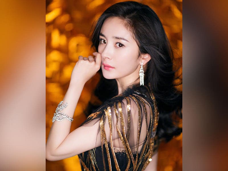 Yang Mi apologises for participating in waist challenge, HD wallpaper