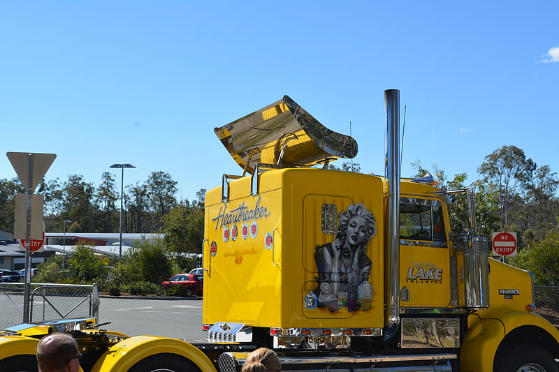 Wentworth Truck Bright Yellow Airbrushed Marilyn Monroe, artist, car show, graphy, super cool, airbrushed, HD wallpaper