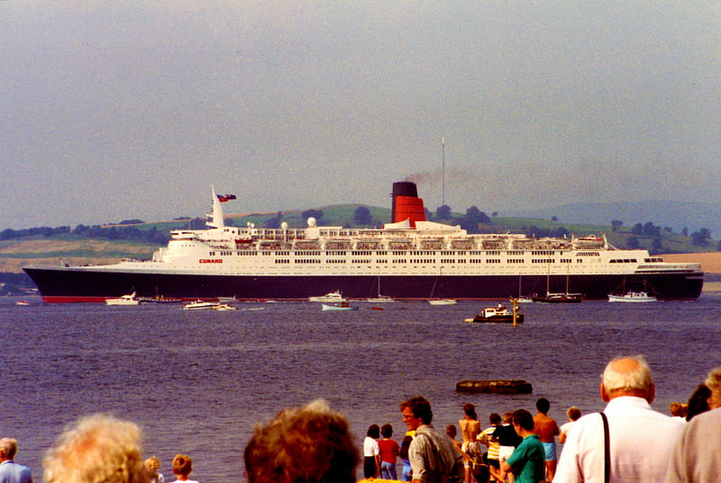 The QE2 At Greenock - Scotland (July 1990), Scottish Built Ships, QE2, Greenock, Clyde built ships, River Clyde, Scotland, Firth of Clyde, HD wallpaper