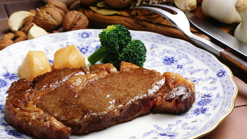 Juicy steak, tasty, plate, food, 1600x900, HD wallpaper