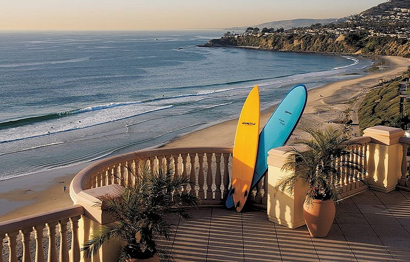 Ocean view, amazing, view, balcony, ocean, surboards, yellow, waves, beach, mountain, nice, sand, people, plants, hillside, blue, HD wallpaper