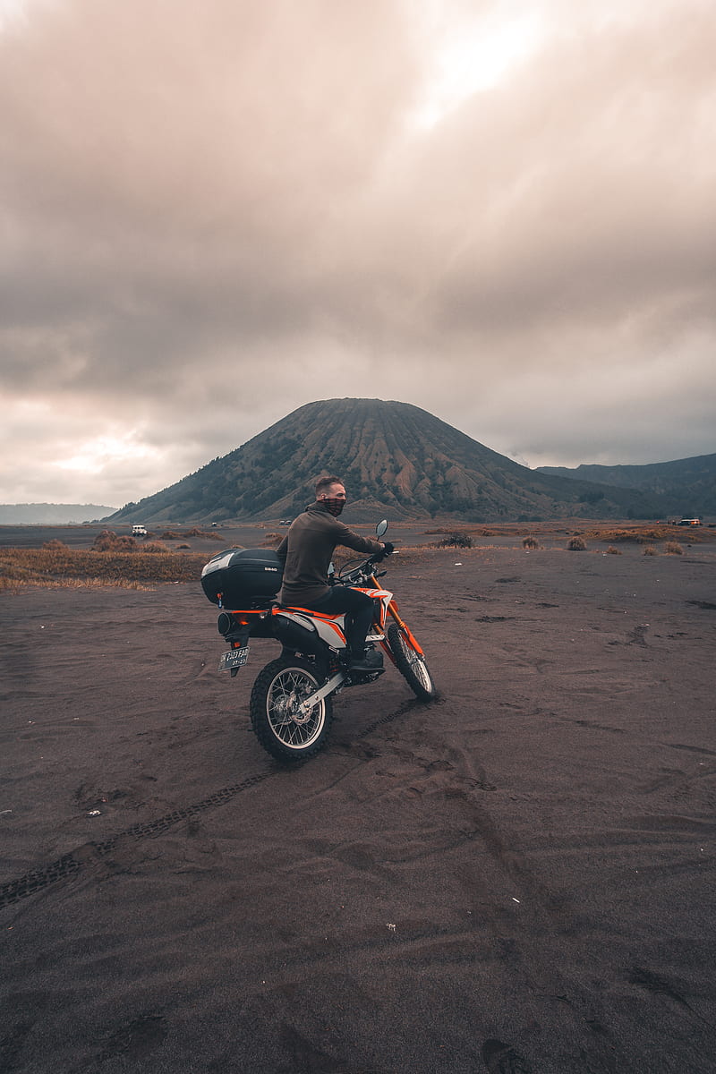 motorcyclist, sand, volcano, motorcycle, indonesia, HD phone wallpaper