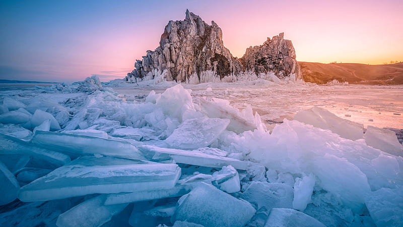 Landscape of Shamanka rock at sunrise, Lake Baikal, Siberia, Russia. Windows 10 Spotlight, HD wallpaper
