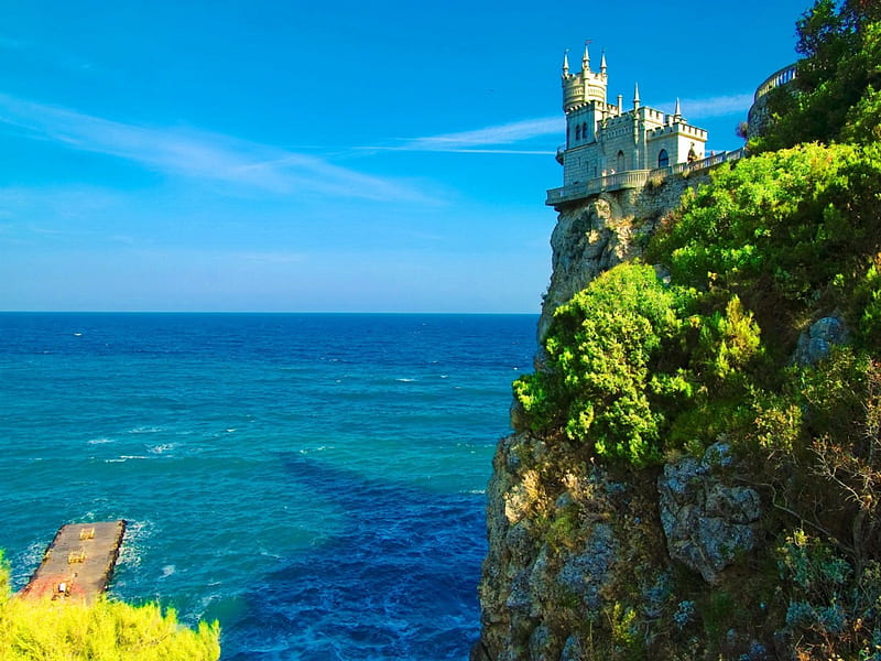 Castle on coastal rocks, rocks, shore, bonito, clouds, sea, horizons, blue, view, ocean, high, greenery, waves, sky, peaceful, summer, coastal, nature, castle, HD wallpaper