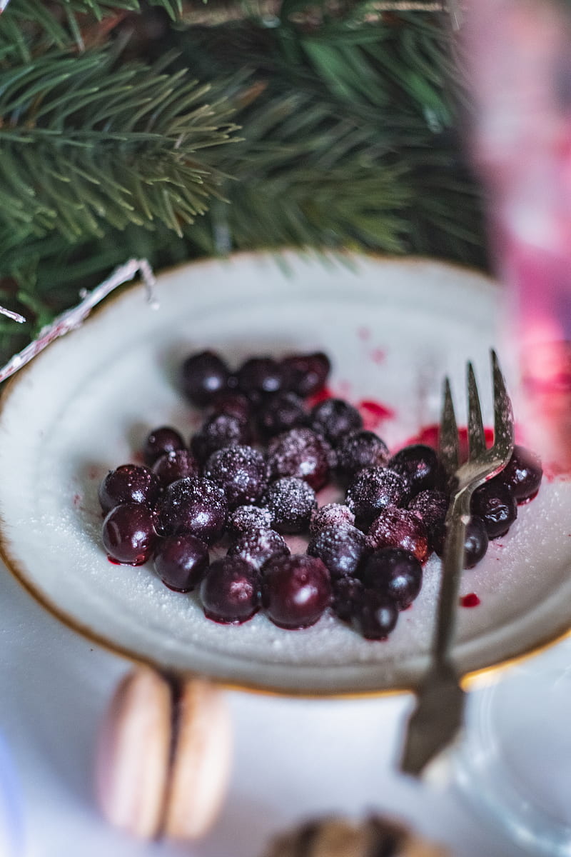 berries on white ceramic plate, HD phone wallpaper