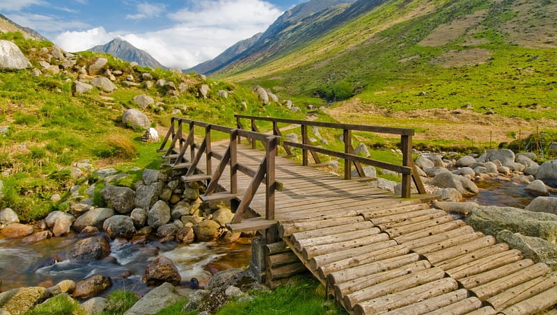 wooden foot bridge over mountain stream, stream, bridge, valley, mountains, HD wallpaper