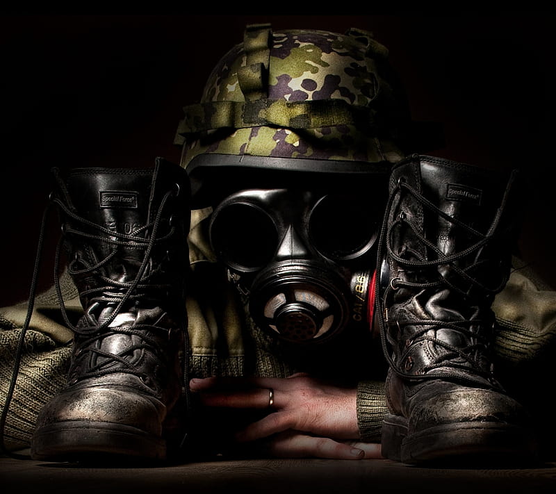 Zombie Apocalypse, army, boots, gas mask, military, soldier, zombie apolcalypse, HD wallpaper