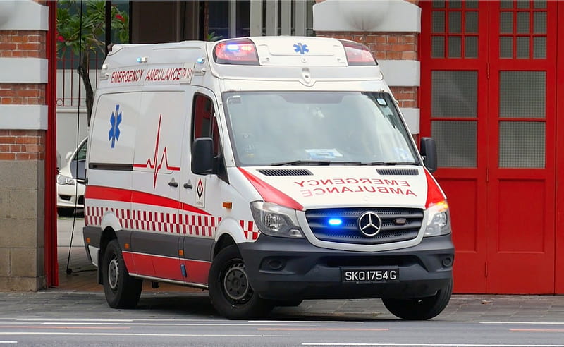 mercedes ambulance, mercedes, emergency, street, ambulance, HD wallpaper