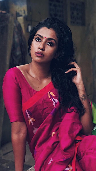 Actress Roshni Prakash HD Photos and Wallpapers May 2023 - Gethu Cinema