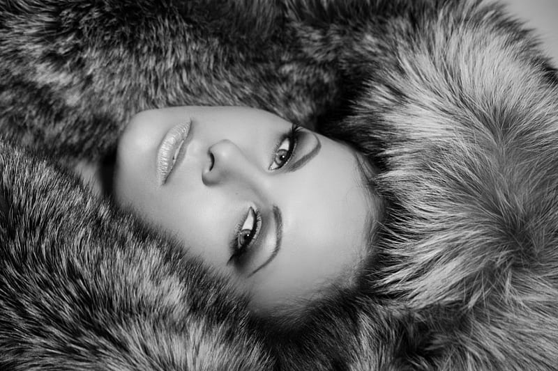 Face wrapped in softness, gorgeous face, black and white, beauty, woman ...