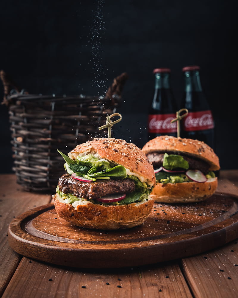 burger with vegetable on brown wooden tray, HD phone wallpaper