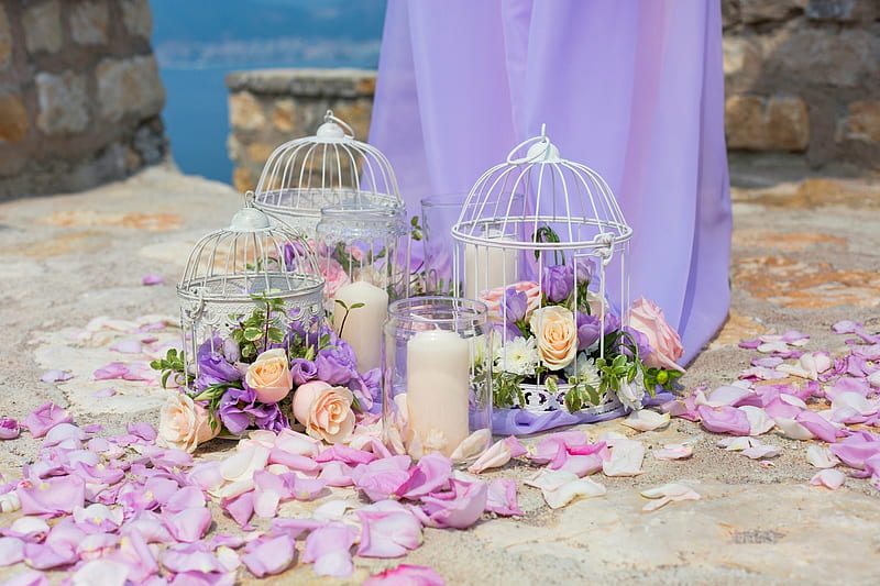 Beautiful Lanterns , lilac, candle, lantern, rose, bonito, roses, wedding, graphy, summer, flowers, petals, HD wallpaper