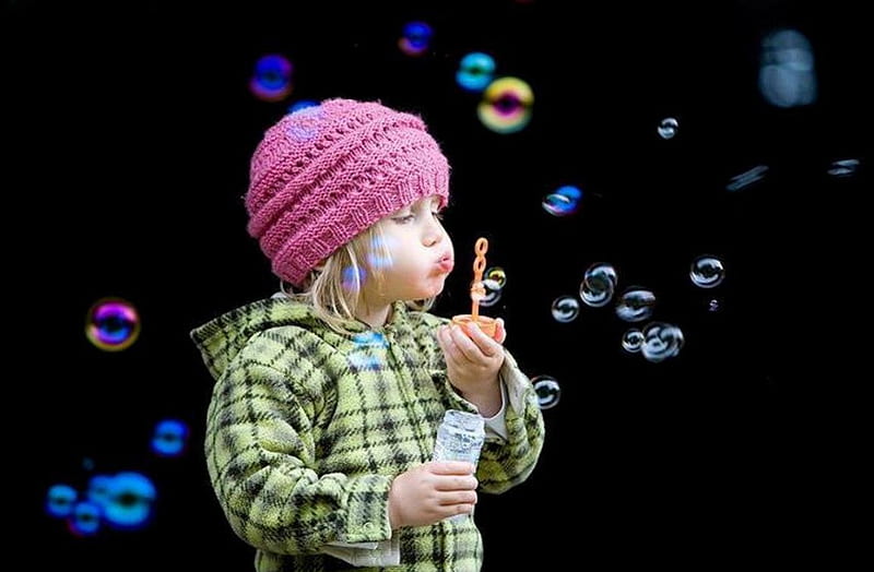 Living in my world of bubbles world, graph, pic wall living, sweet, kid, girl bubbles, blowing, child, HD wallpaper