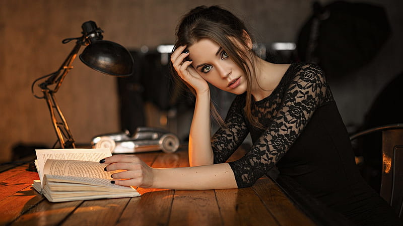 Ksenia Kokoreva, table, model, office, book, bonito, woman, desk, light, gorgeous, HD wallpaper