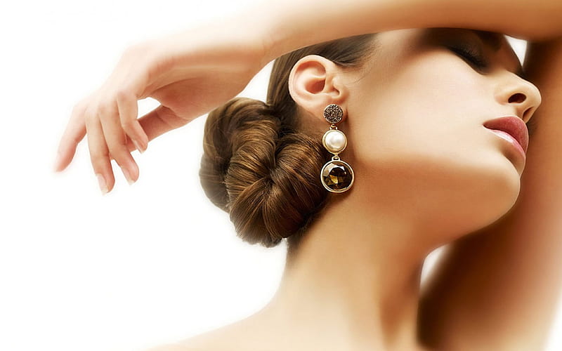 Girls earrings, model, earrings, makeup, face, fashion, HD wallpaper |  Peakpx
