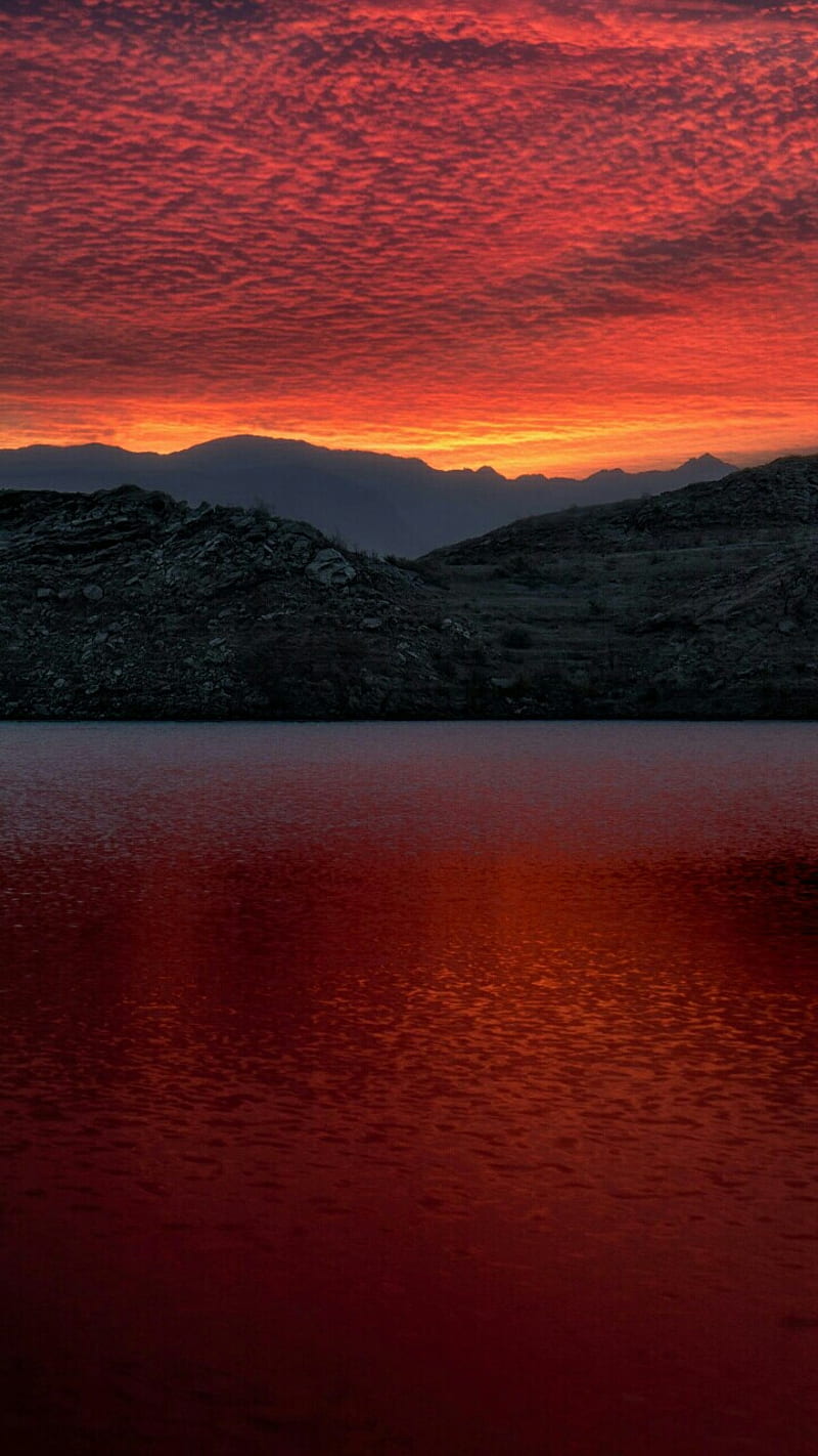 kémil The sunset mountains and lake iPhone wallpaper is a beautiful and  calming choice for any phone It features a stunning sunset over a serene  lake with mountains rising up in the