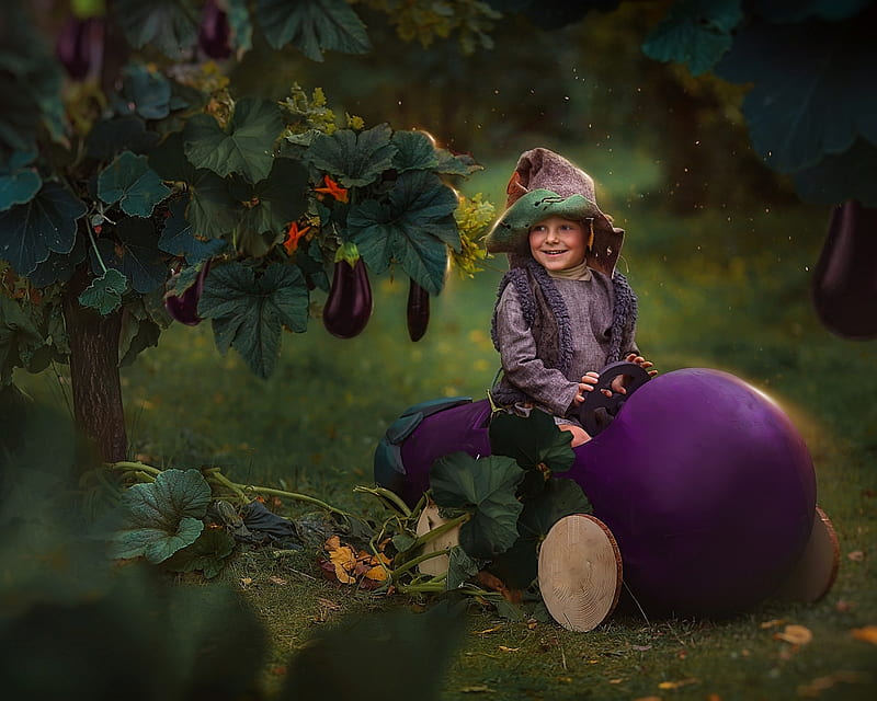 Cute Kid, eggplant, smile, child, costume, HD wallpaper