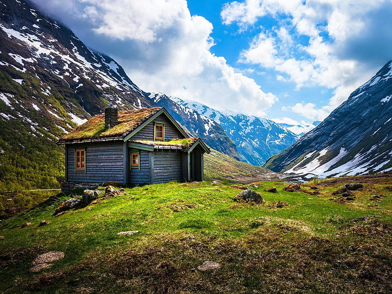 Valley house, house, grass, cottage, cabin, bonito, clouds, snowy, valley, mountain, nice, cliffs, peaks, lovely, mountainscape, sky, nature, wooden, HD wallpaper