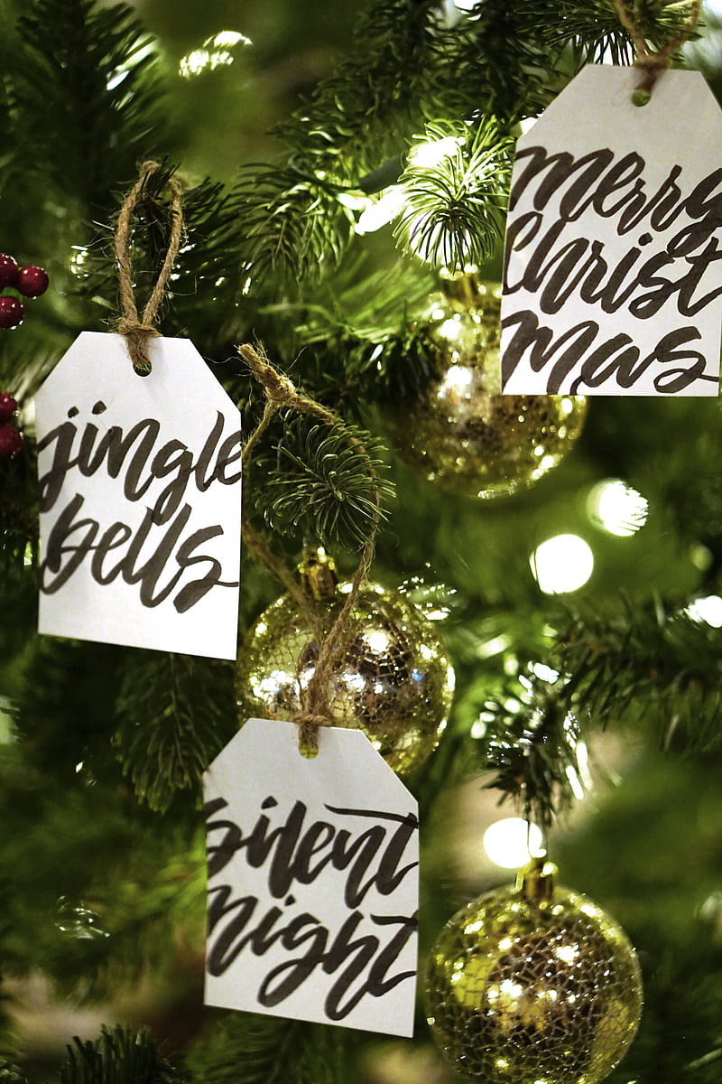 yellow string lights on Christmas tree, HD phone wallpaper