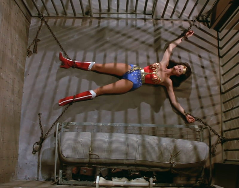 Wonder Woman Trapped in Chains, chains, Lynda Carter, WW, Wonder Woman Chained up, trapped, HD wallpaper