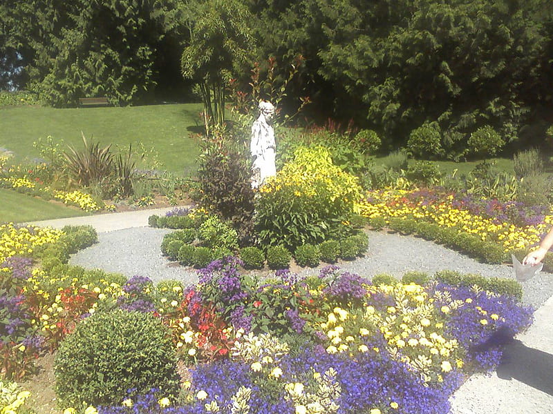 peaceful contemplation, garden, flowers, lovely, statue, HD wallpaper