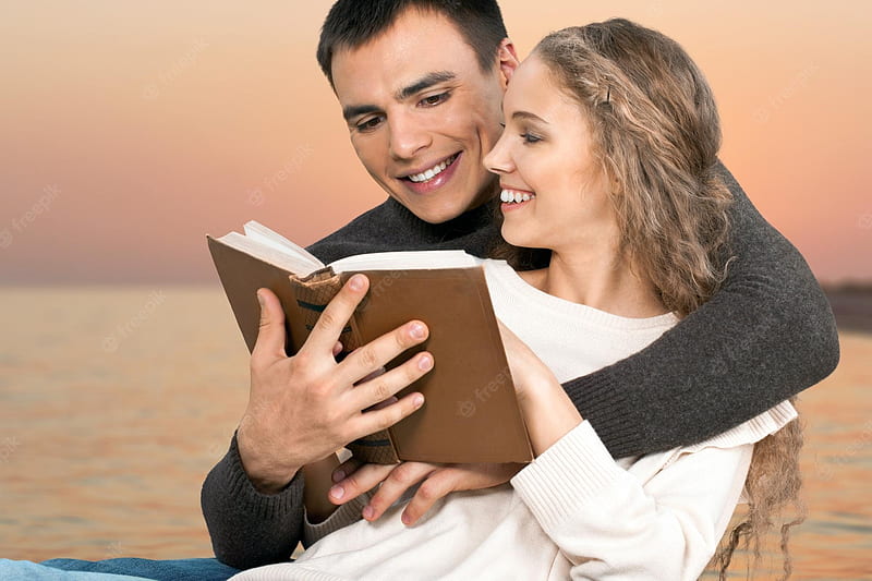 Premium . Young couple reading book on sunset background, Small Couple, HD wallpaper