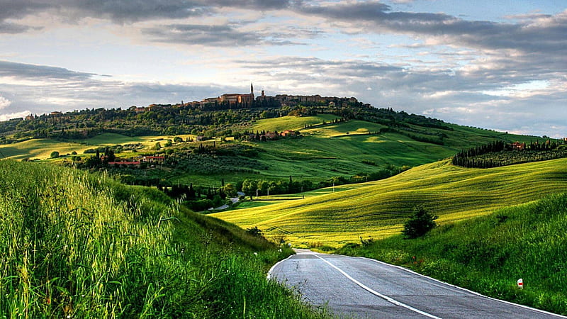 pienza tuscany italy, hills, fields, road clouds, town, HD wallpaper