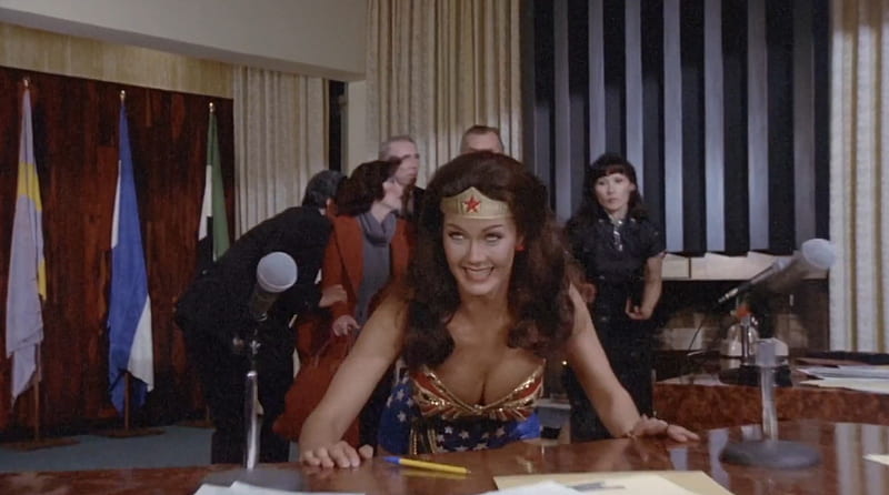 Wonder Woman Pushes Table, Wonder Woman, table, Lynda Carter, WW, HD wallpaper