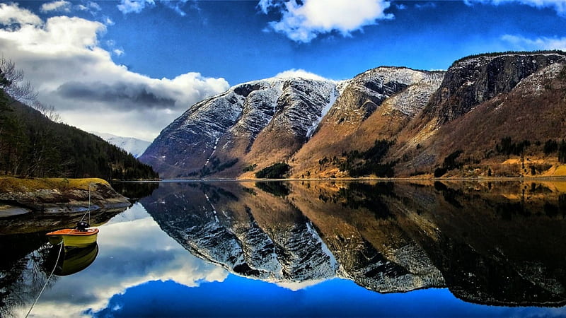 wonderful still lake, boat, mountains, reflections, clouds, lake, HD wallpaper