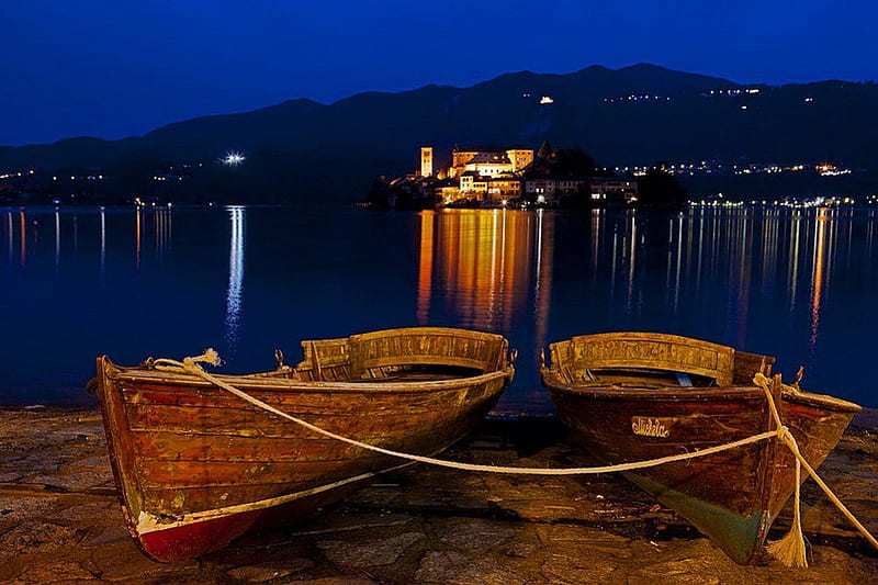 Islang of San Giulio, pretty, dusk, bonito, mirrored, sea, nice, boats, dock, river, evening, reflection, night, lovely, romantic, clear, san giulio, houses, port, pier, town, sky, lake, water, island, nature, HD wallpaper