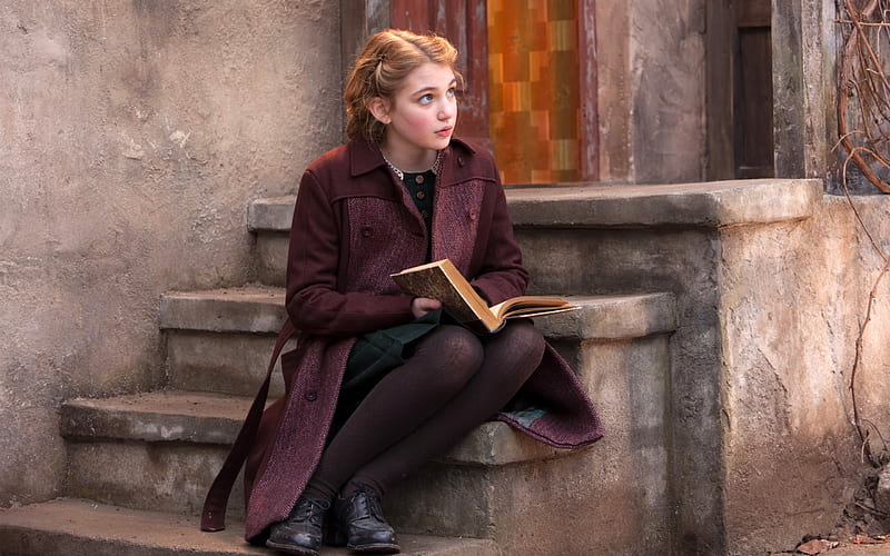 sophie nelisse in the book thief, book, nelisse, thief, sophie, HD wallpaper