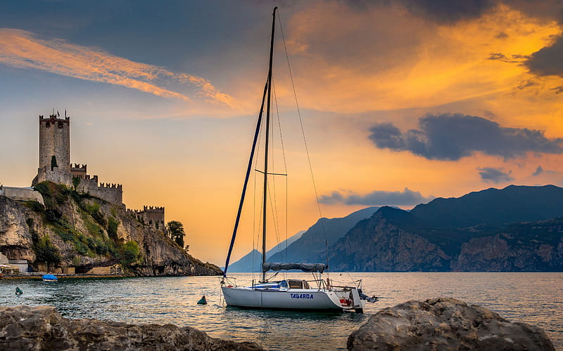 Scaligero Castle, Lake Garda, evening, sunset, ancient fortress, sailboat, Alps, yacht, beautiful lake, Sirmione, Lombardy, Italy, HD wallpaper