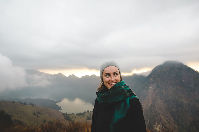 woman wearing green scarf smiling, HD wallpaper