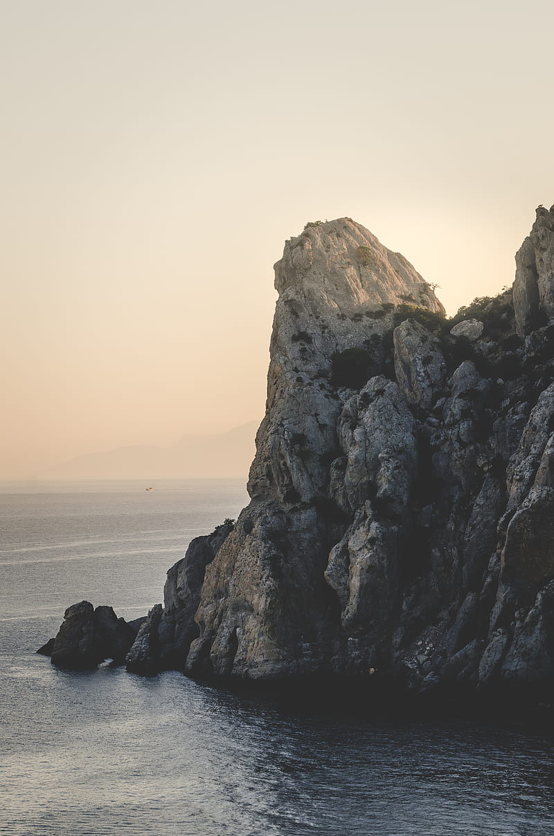 rocky hill viewing calm sea, HD phone wallpaper