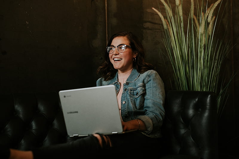 silver laptop on woman's lap, HD wallpaper