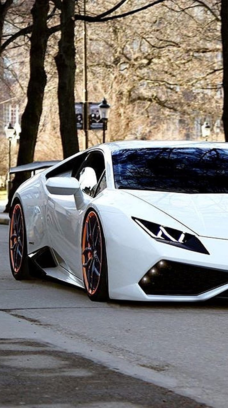 White lamborghini huracan Wallpapers Download