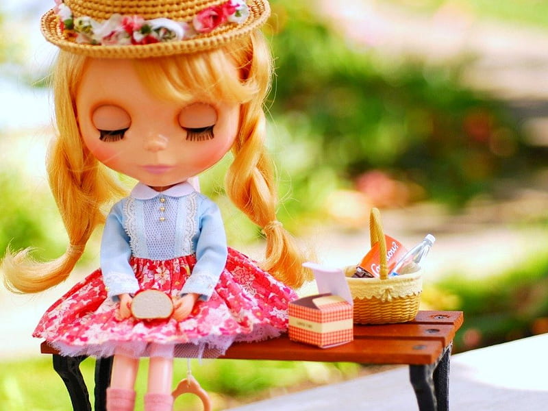 Toy Cap Doll Live Wallpaper - free download