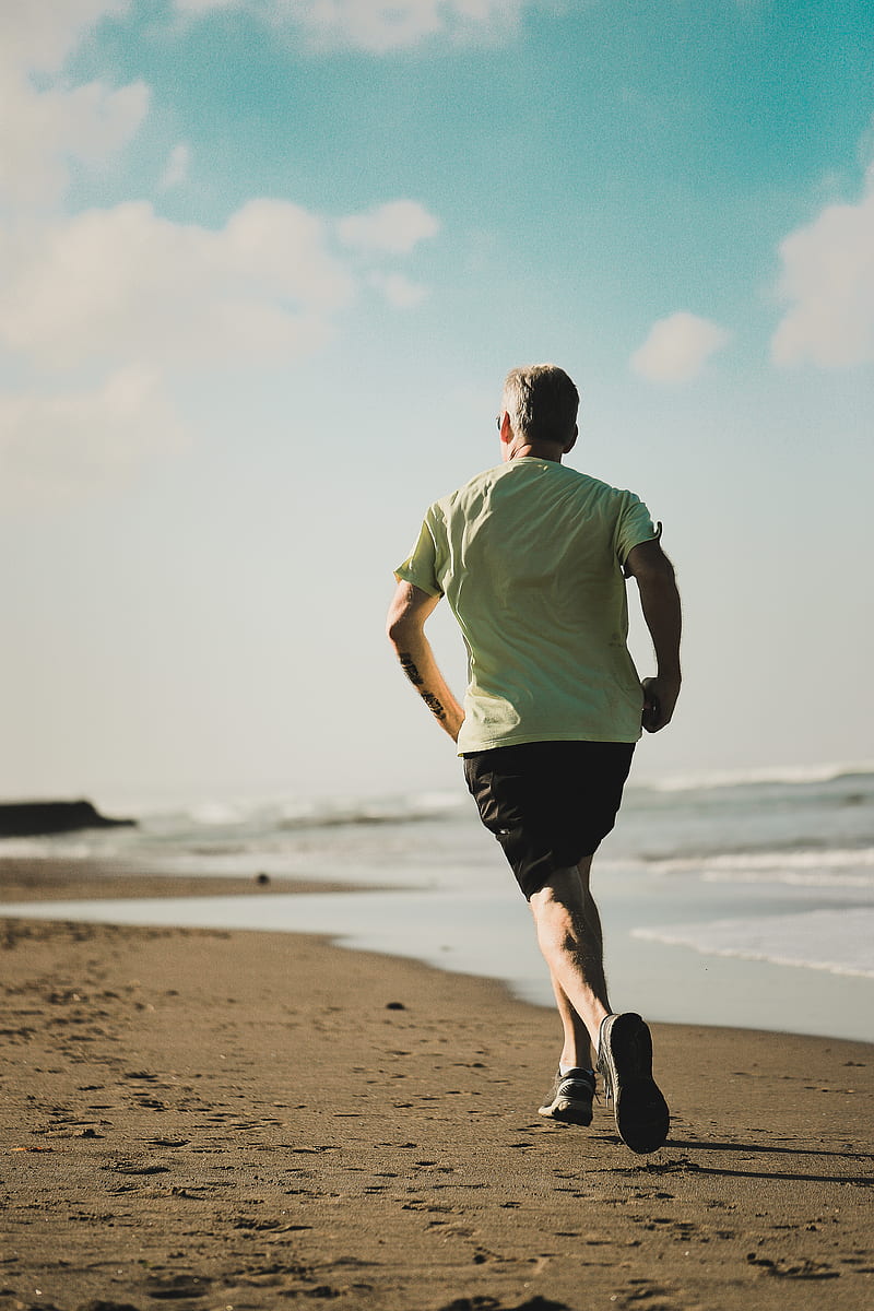 man running on seashore, HD phone wallpaper