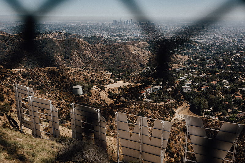 cityscape and Hollywood sign through chain link fence, HD wallpaper